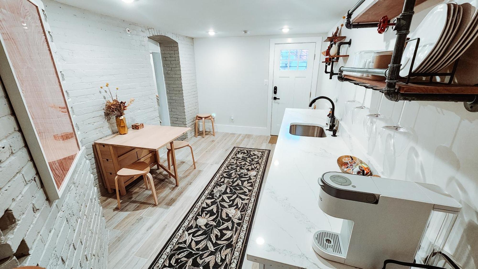 Private Modern Luxury Suite In Historic Stone Home Washington Eksteriør bilde